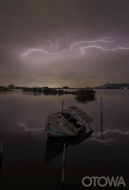 第18回 雷写真コンテスト受賞作品 グランプリ -一撃-